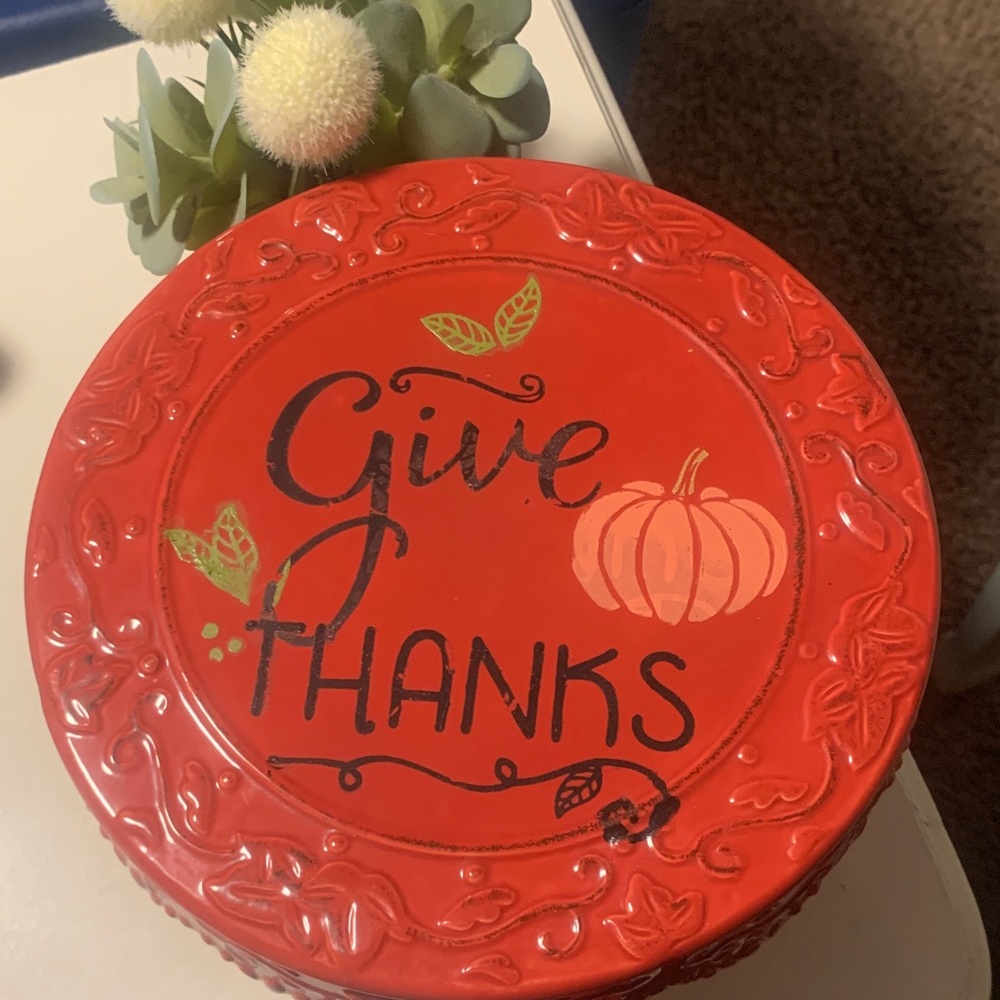 Burgundy 'Give Thanks' Decorative Serving Dish..7 1/2 serving top and 5 1/2 tall